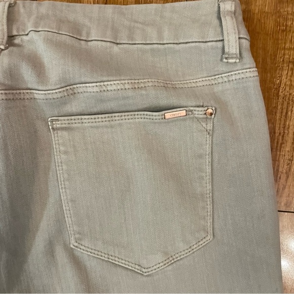 CHICOS Women’s So Slimming Light Tan Gray Ankle Jeans Size 1 - Picture 10 of 13